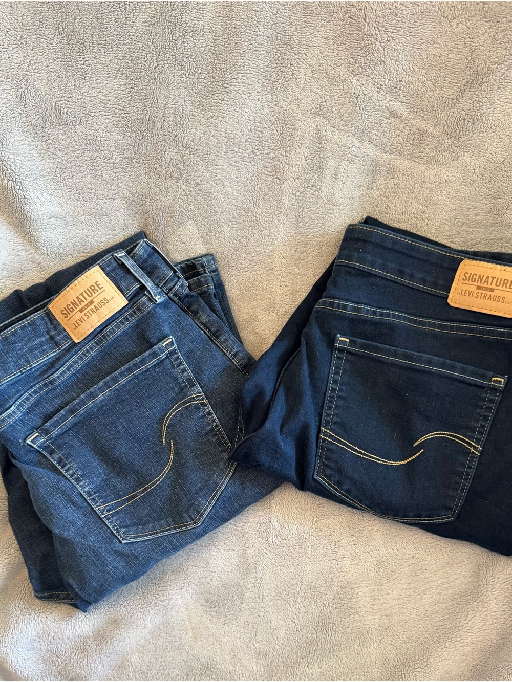 Levi's Signature Women’s Straight-Leg Jeans in Medium Blue & Dark Indigo
